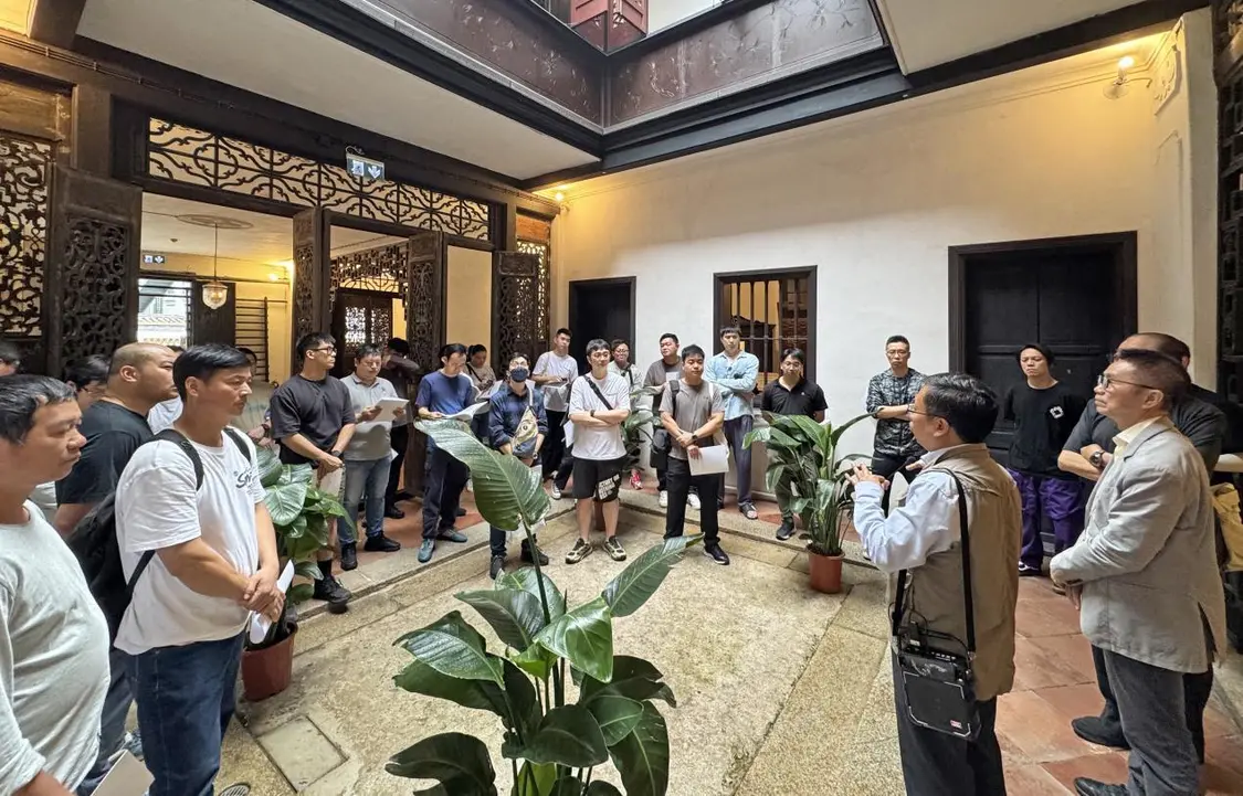 張萬(wàn)勝、麥瑞權(quán)給學(xué)員現(xiàn)場(chǎng)講課